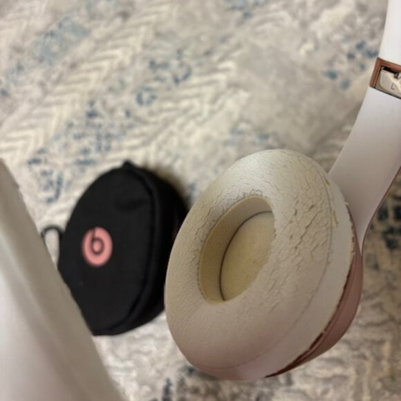 Beats by Dr Dre Beats Solo3 Wireless Headphones Rose Gold - Picture 2 of 3